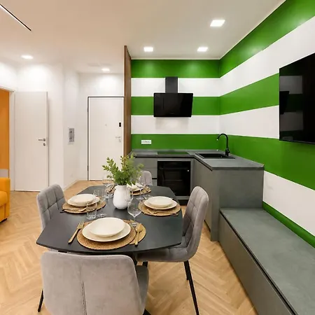 Apartmán Luxury Piazza Dante - Design & Vista Centro *